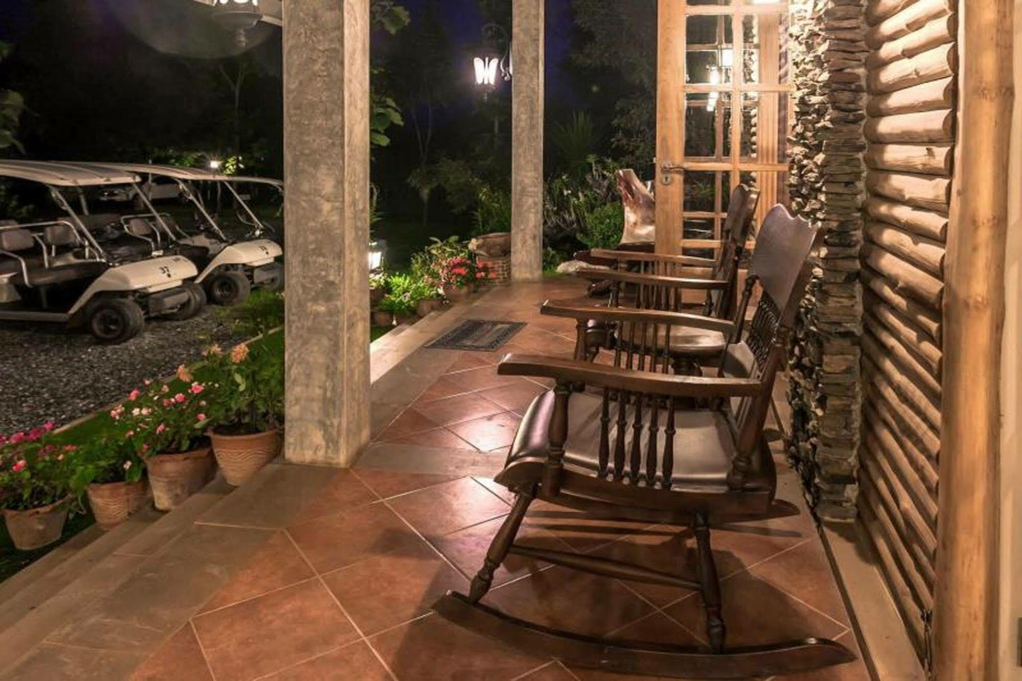 Hotel Phukumhom Khao Yai à Wangkata Extérieur photo