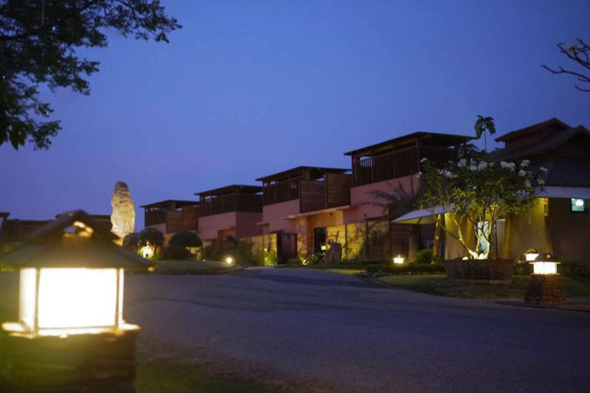 Hotel Phukumhom Khao Yai à Wangkata Extérieur photo